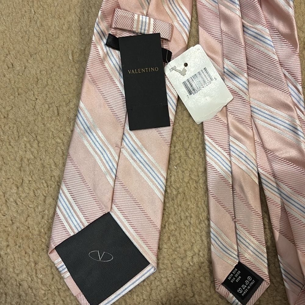 BnWT‼️‼️‼️Valentino tie - Picture 2 of 6